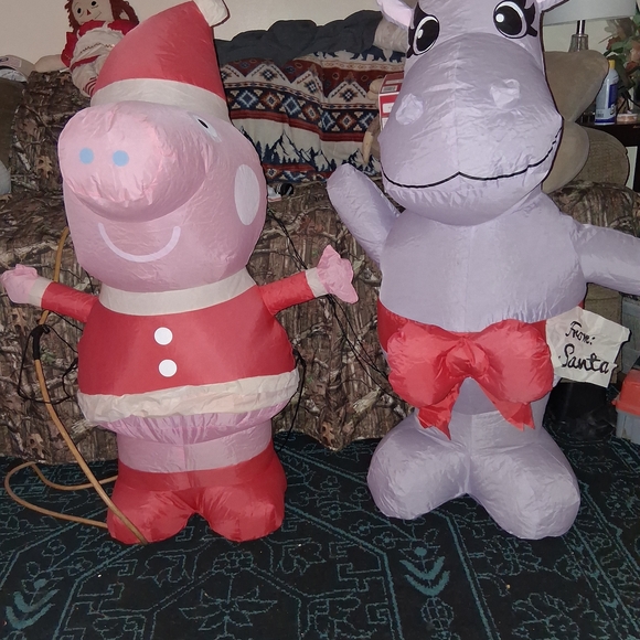 Peppa Pig Santa Inflatable - Picture 4 of 4